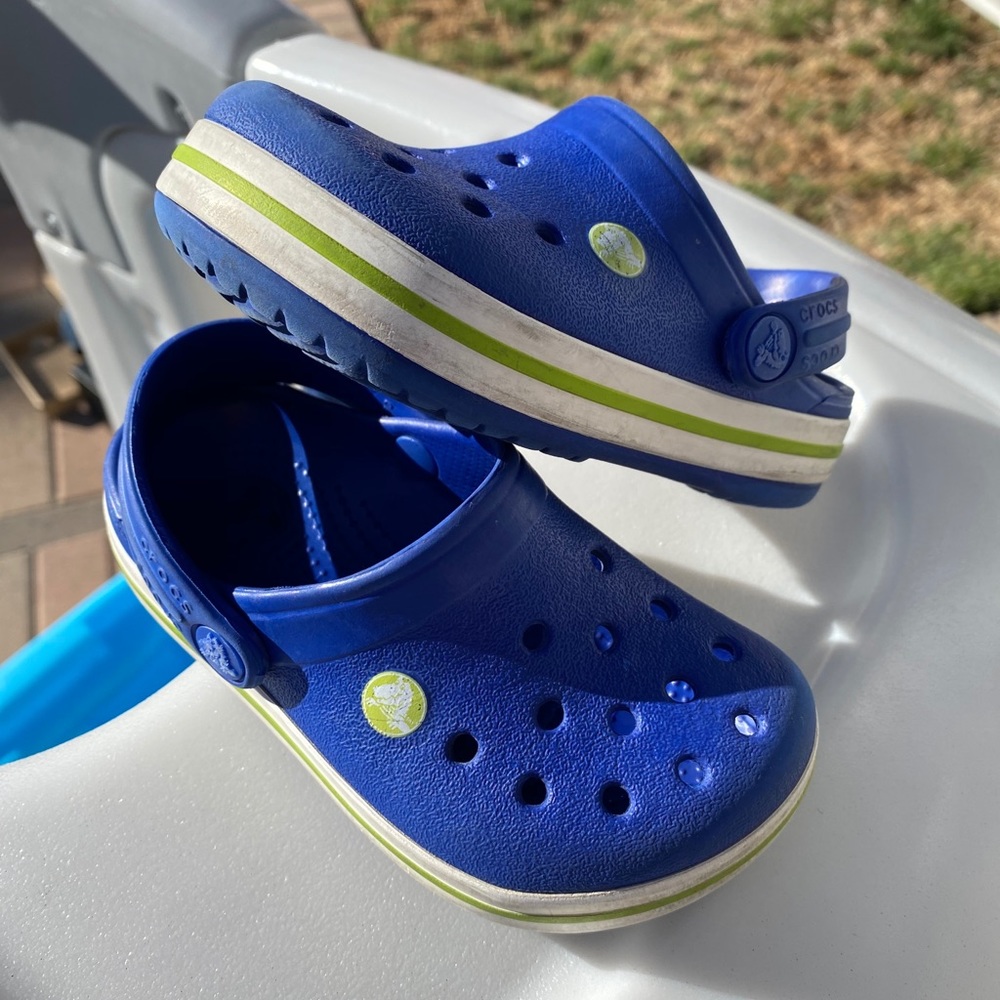 Crocs kids’ Crocband Clog size 6/7 blue
